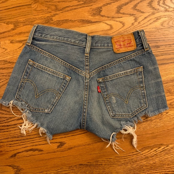 Levi’s Mid-rise shorts - Picture 2 of 3